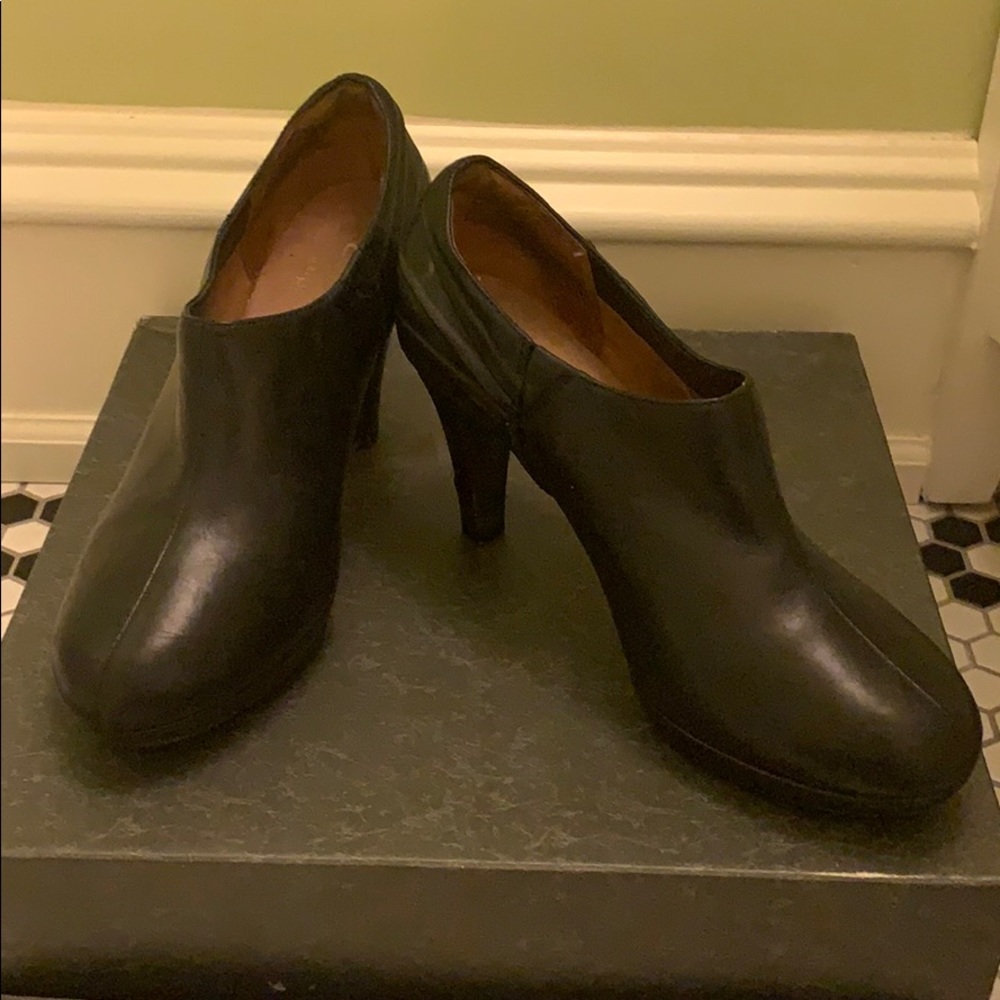 Clark’s Indigo black bootie